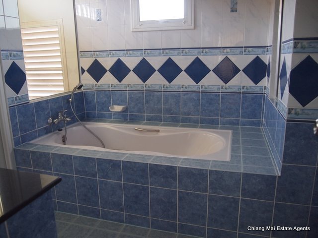 A Large and Appealing Home for Rent in Moo Bahn Home in Park