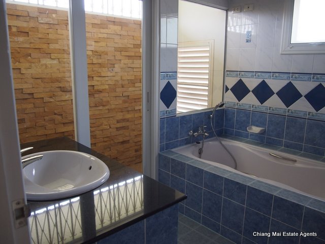 A Large and Appealing Home for Rent in Moo Bahn Home in Park