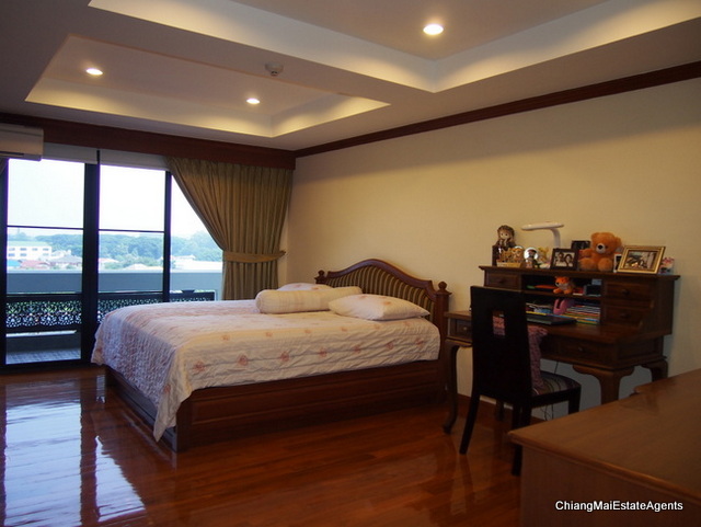 Superb 3 Bed/ 3 Bath Condo for Rent