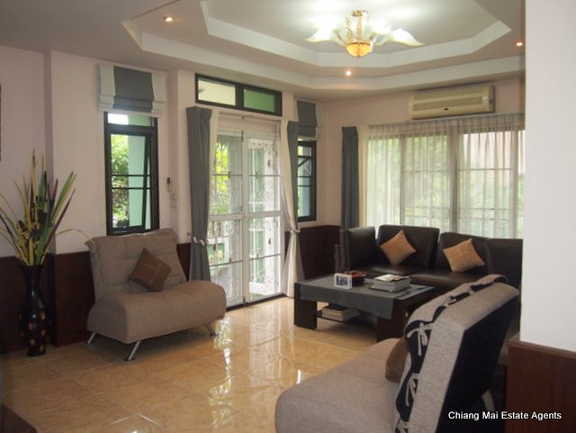 Colorful House for Rent in Hang Dong
