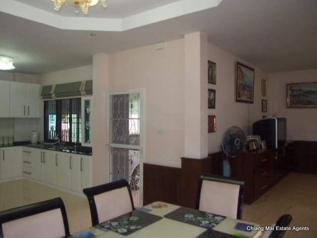 Colorful House for Rent in Hang Dong