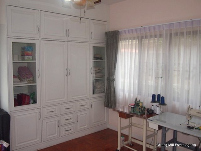 Colorful House for Rent in Hang Dong