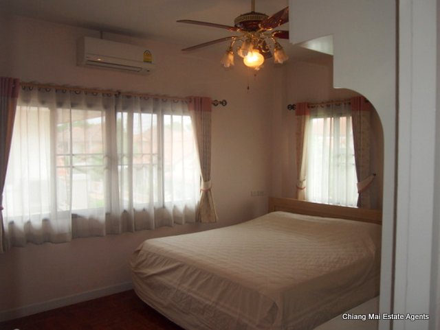 Colorful House for Rent in Hang Dong