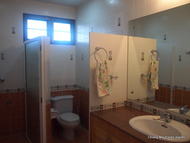 Colorful House for Rent in Hang Dong
