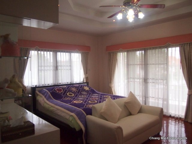 Colorful House for Rent in Hang Dong