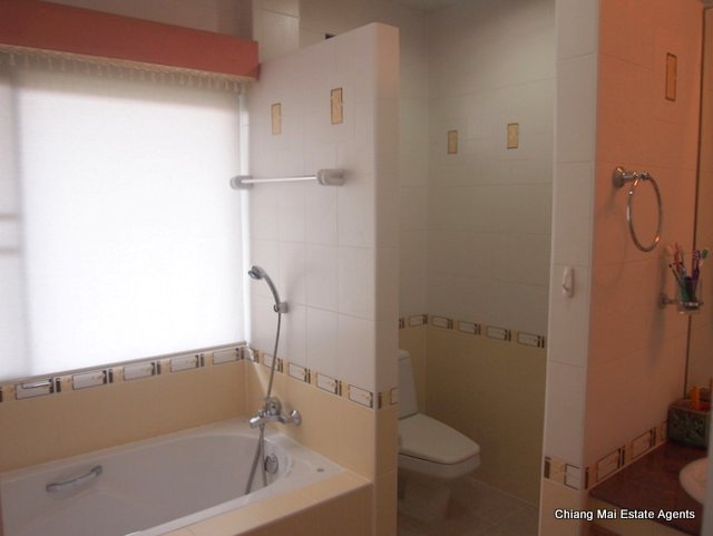 Colorful House for Rent in Hang Dong