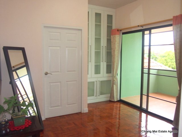 Colorful House for Rent in Hang Dong