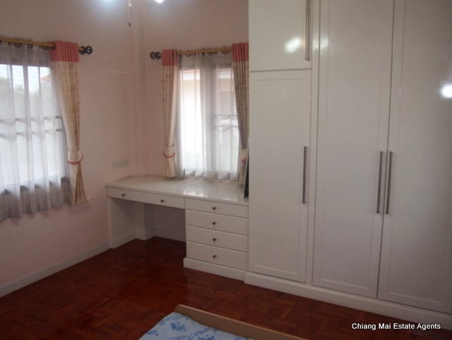 Colorful House for Rent in Hang Dong