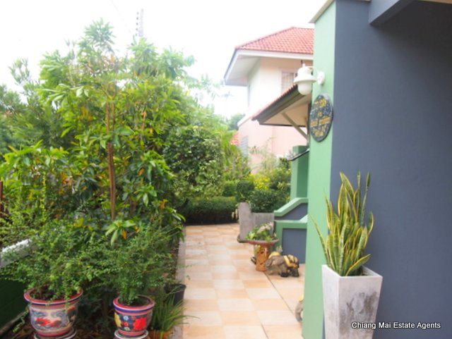 Colorful House for Rent in Hang Dong