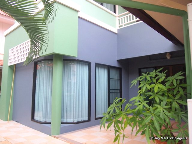 Colorful House for Rent in Hang Dong