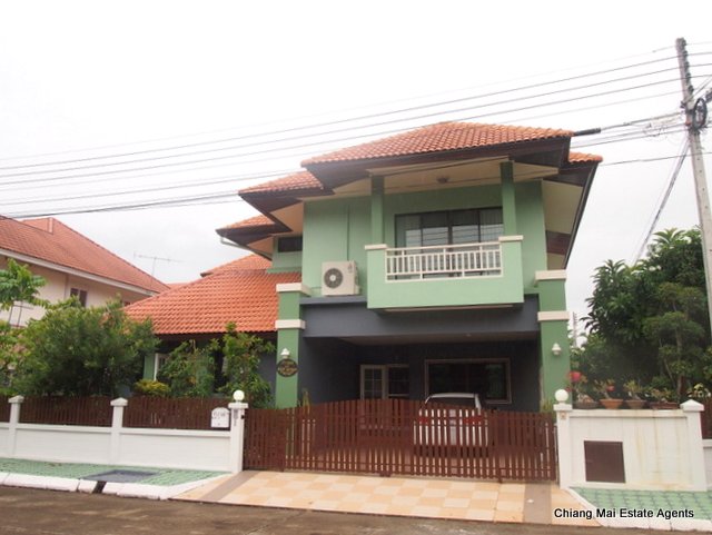 Colorful House for Rent in Hang Dong