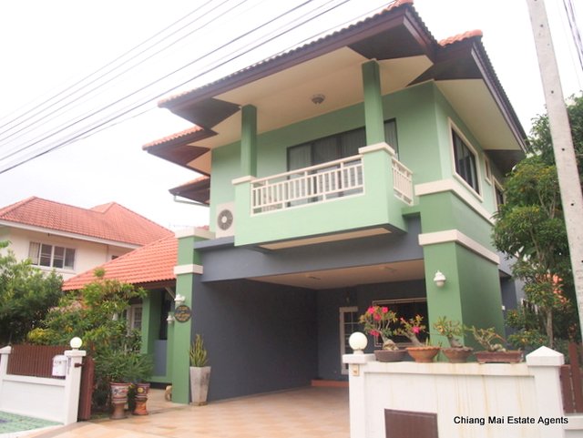 Colorful House for Rent in Hang Dong