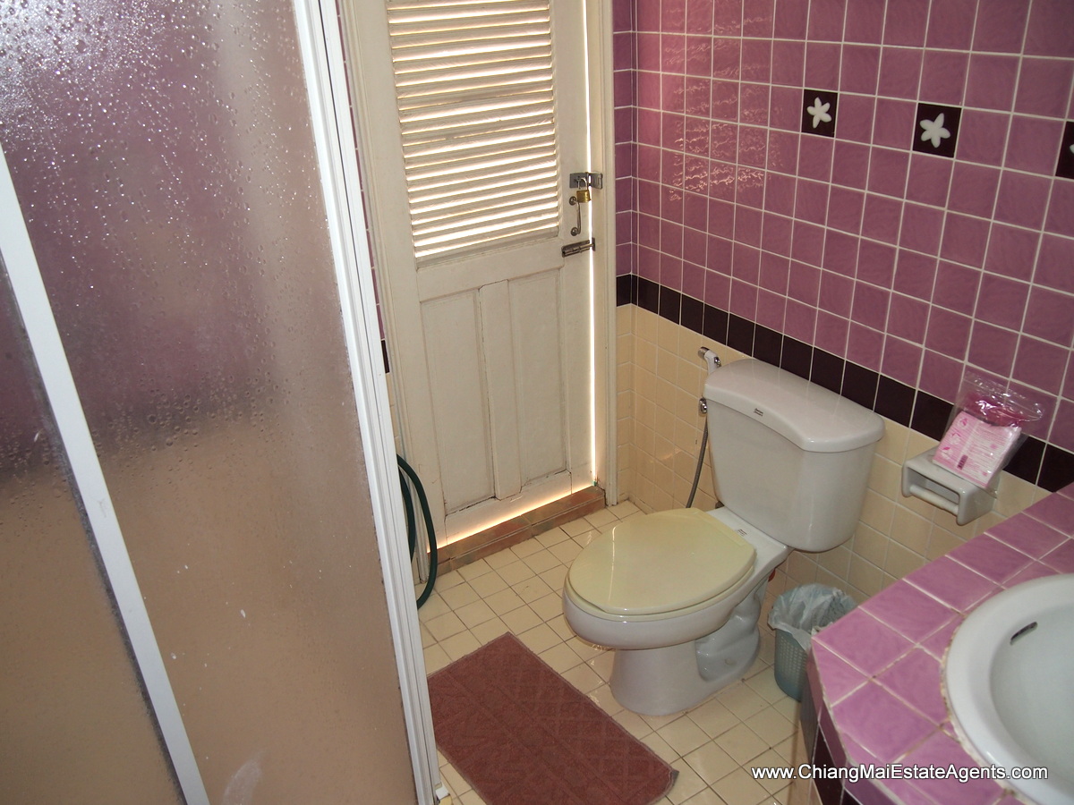 Great 3 Bedroom Home with In-Built Furniture