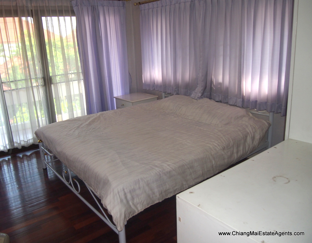 Great 3 Bedroom Home with In-Built Furniture