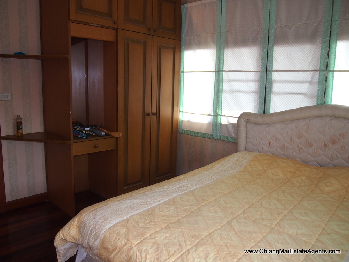 Great 3 Bedroom Home with In-Built Furniture