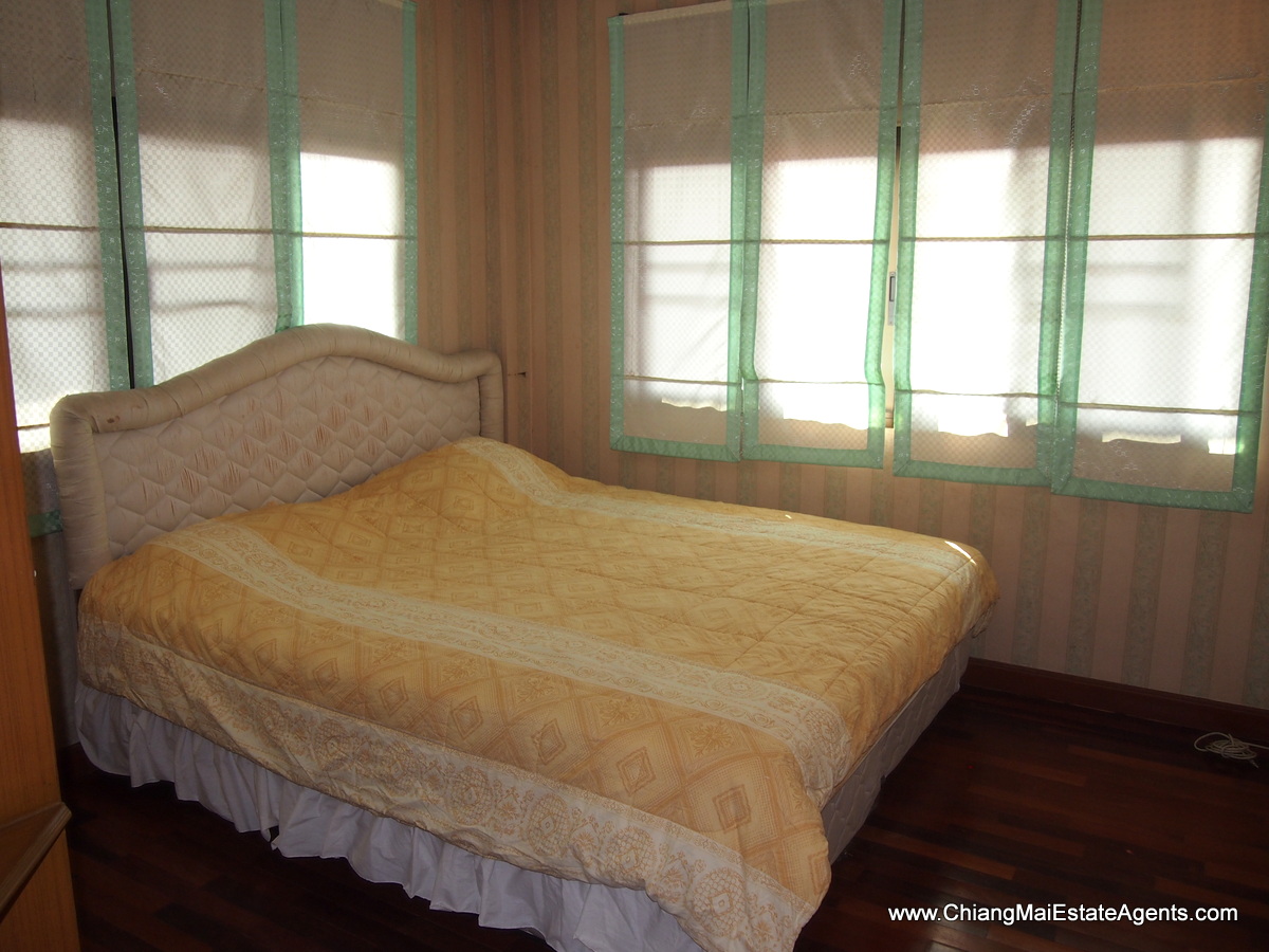 Great 3 Bedroom Home with In-Built Furniture