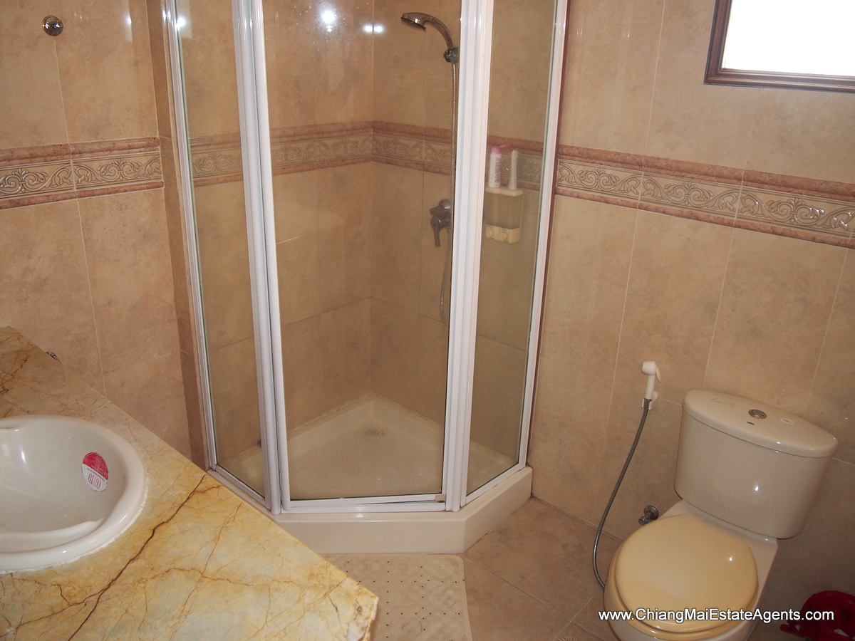 Great 3 Bedroom Home with In-Built Furniture