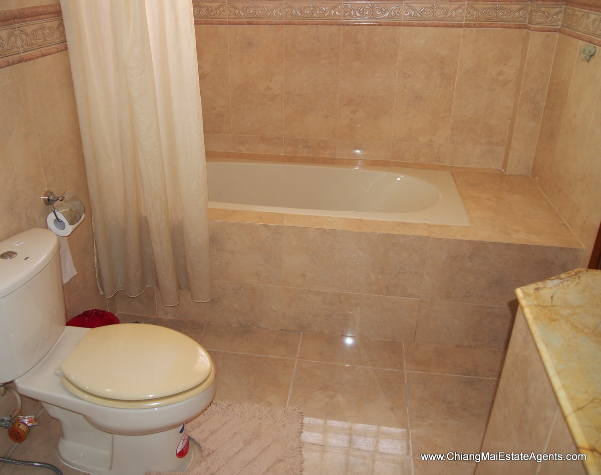 Great 3 Bedroom Home with In-Built Furniture