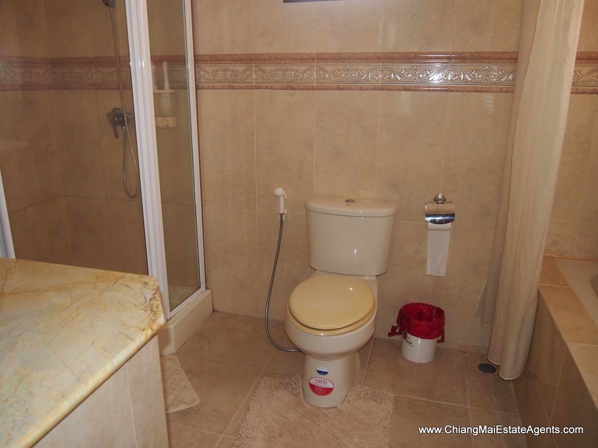 Great 3 Bedroom Home with In-Built Furniture