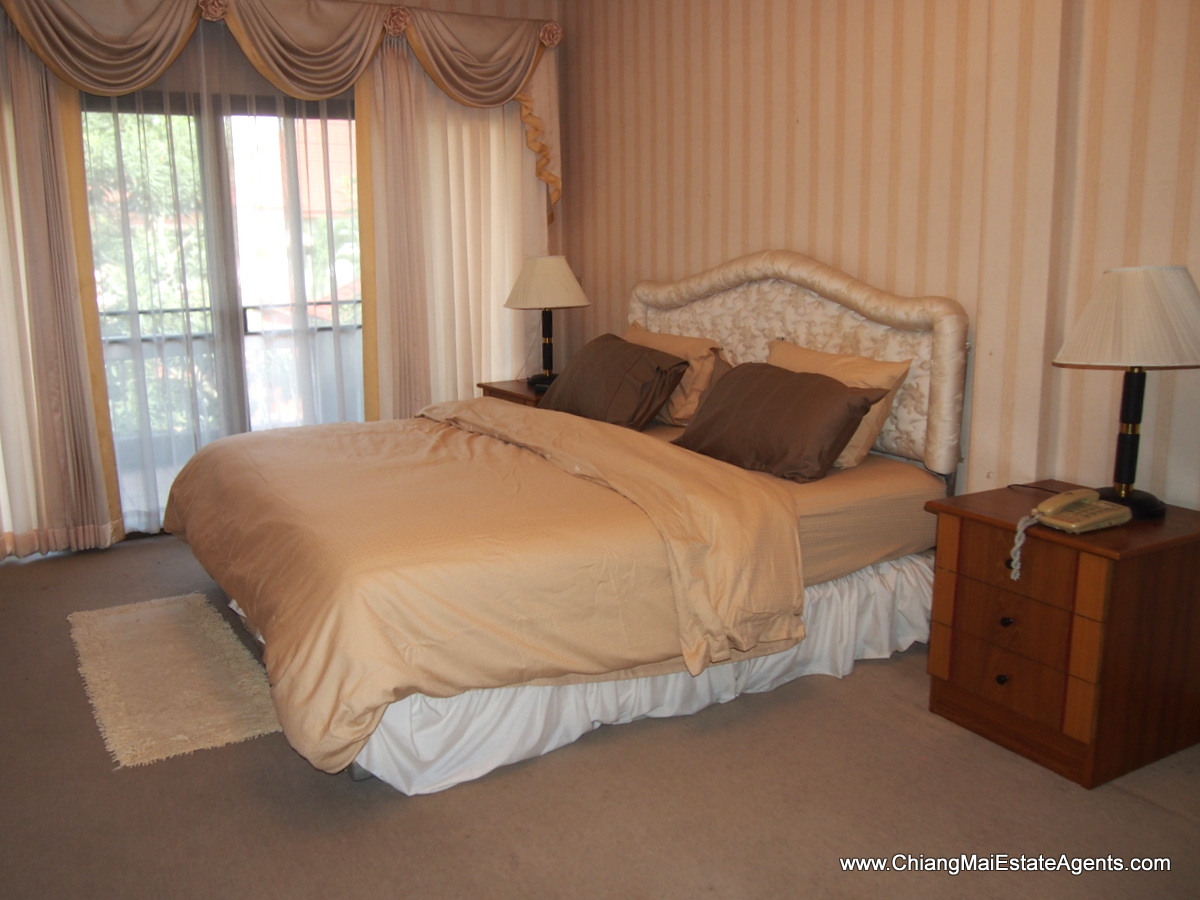 Great 3 Bedroom Home with In-Built Furniture