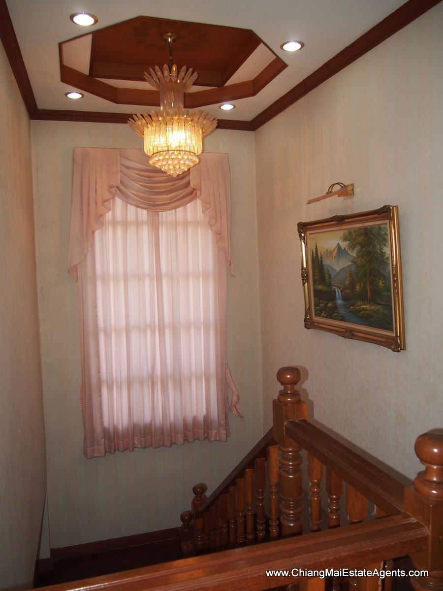 Great 3 Bedroom Home with In-Built Furniture