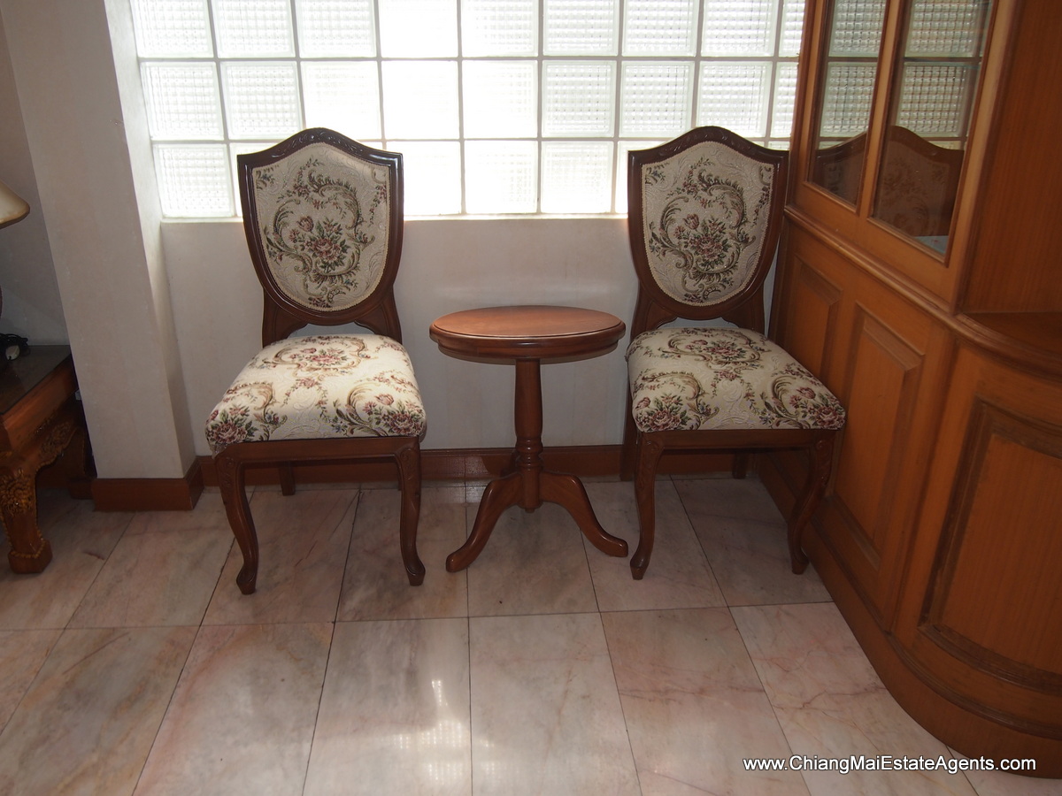 Great 3 Bedroom Home with In-Built Furniture