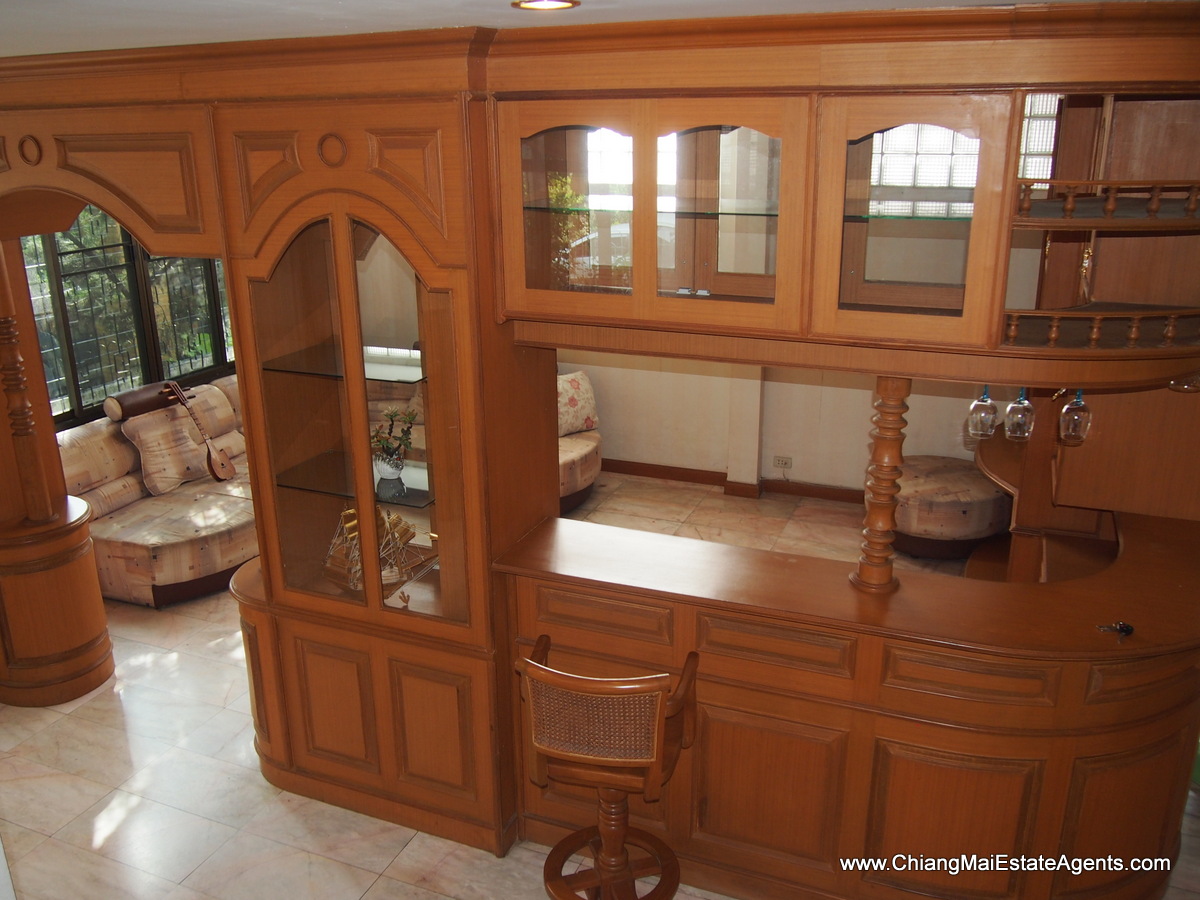 Great 3 Bedroom Home with In-Built Furniture