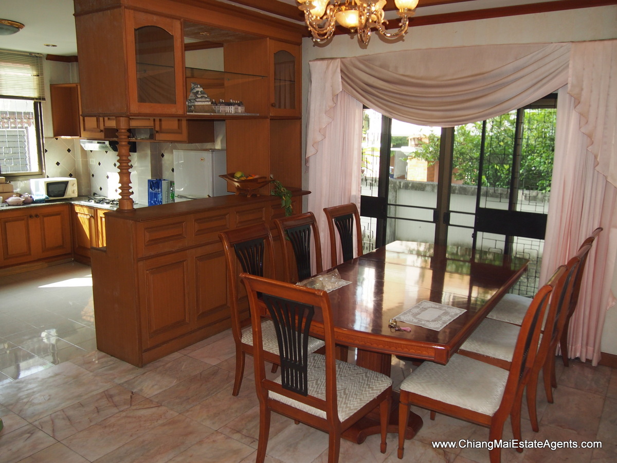 Great 3 Bedroom Home with In-Built Furniture