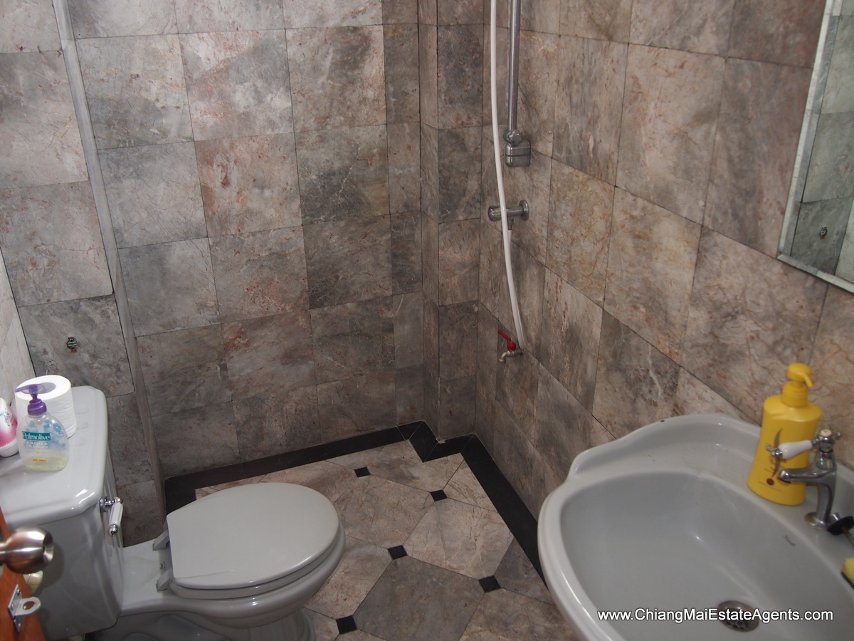 Great 3 Bedroom Home with In-Built Furniture