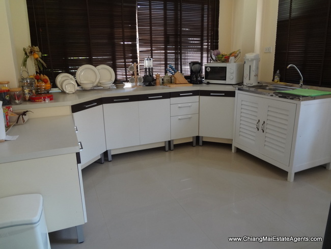 4 Bed Rental in Saraphi
