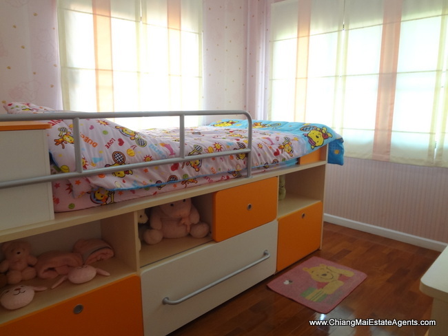 4 Bed Rental in Saraphi