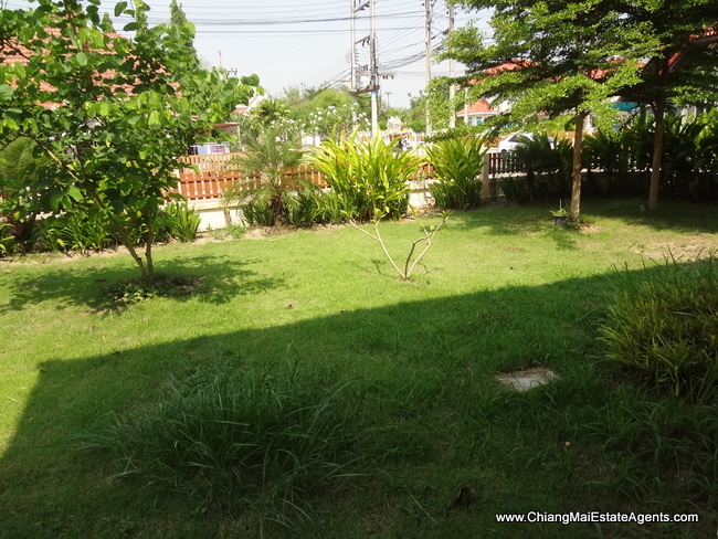 4 Bed Rental in Saraphi