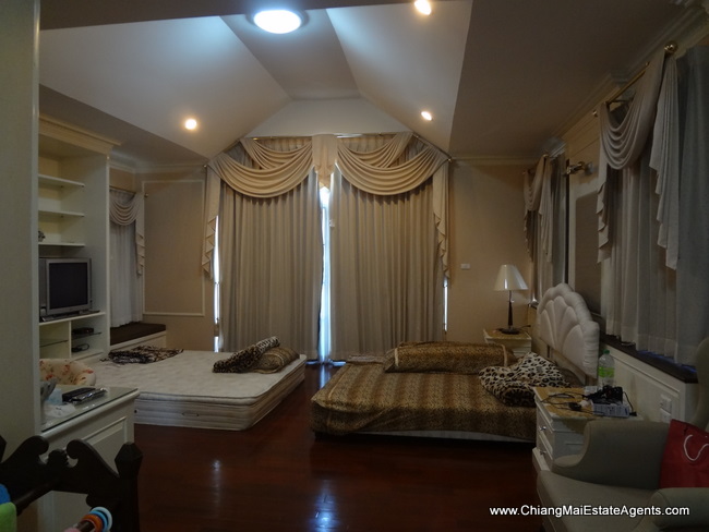 Beautiful 4 Bedroom house for rent in Hang Dong