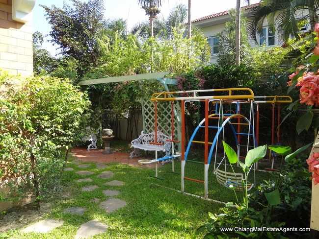 Beautiful 4 Bedroom house for rent in Hang Dong