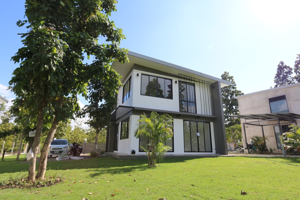 Modern House for Sale in Naam Phrae