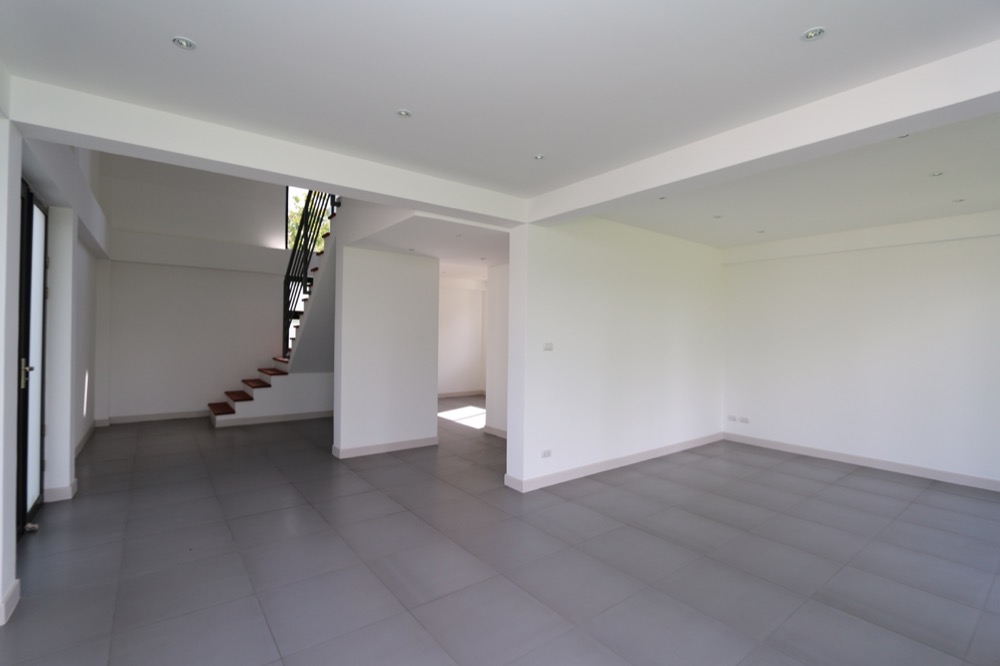 Modern House for Sale in Naam Phrae