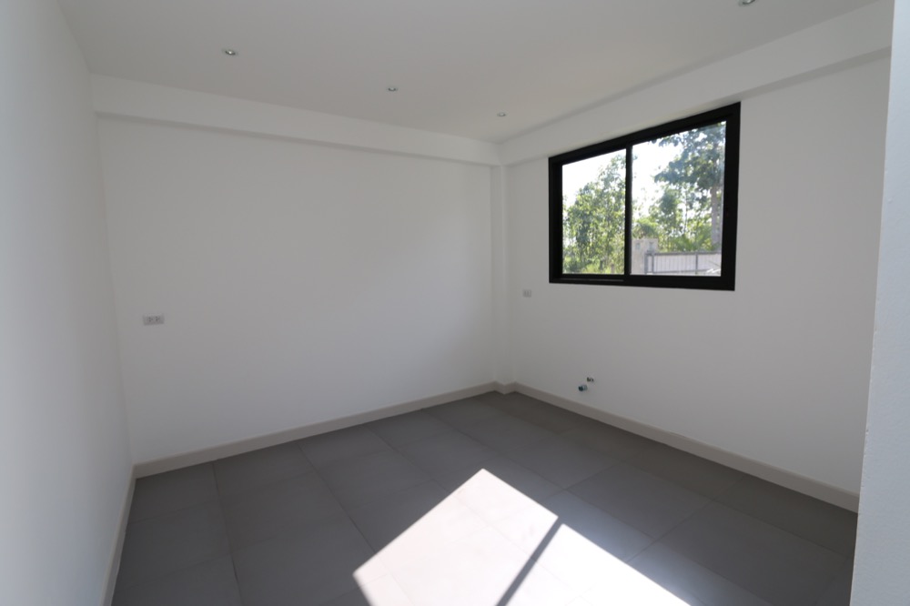 Modern House for Sale in Naam Phrae