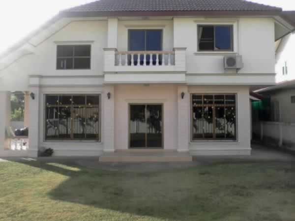 3 Bedroom House with Large Garden