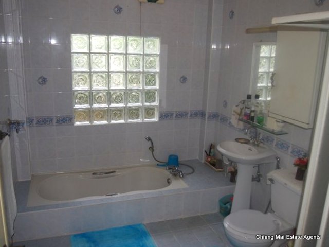 2 Houses 1 Property In Rungaroon 3