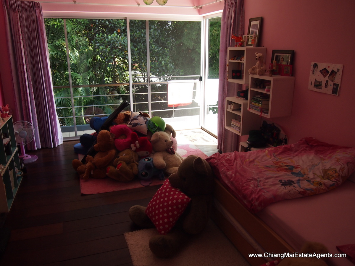 Fantastic Home with Pool in Hang Dong