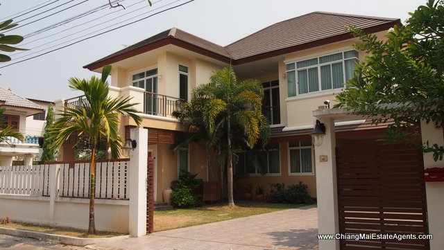 Custom 4 Bd, 3 Bth Home For Rent