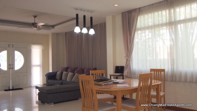 Custom 4 Bd, 3 Bth Home For Rent