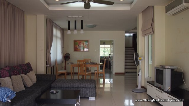 Custom 4 Bd, 3 Bth Home For Rent