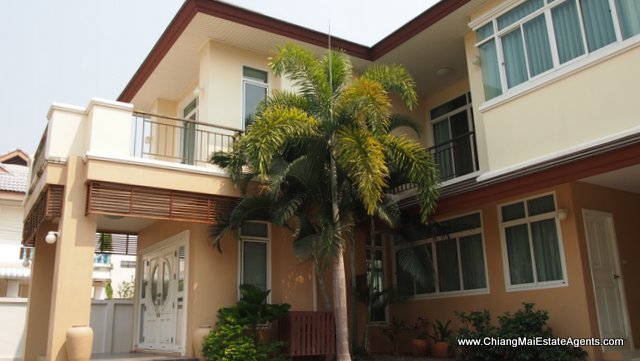 Custom 4 Bd, 3 Bth Home For Rent