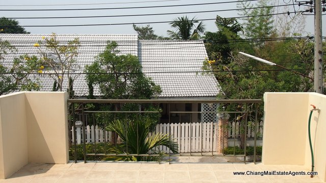 Custom 4 Bd, 3 Bth Home For Rent