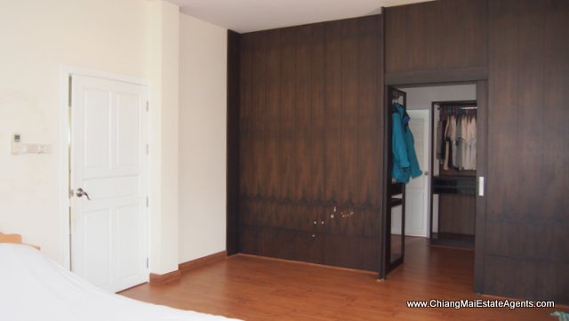 Custom 4 Bd, 3 Bth Home For Rent