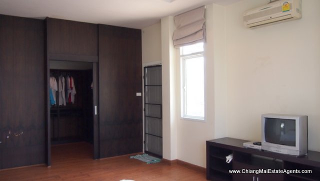 Custom 4 Bd, 3 Bth Home For Rent