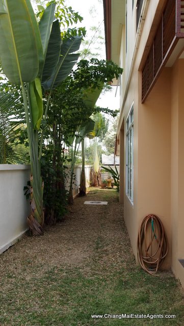 Custom 4 Bd, 3 Bth Home For Rent