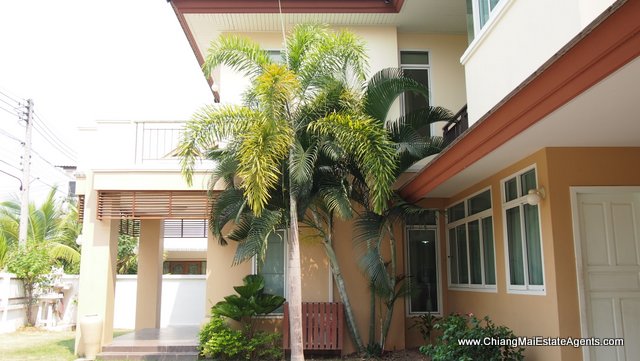 Custom 4 Bd, 3 Bth Home For Rent