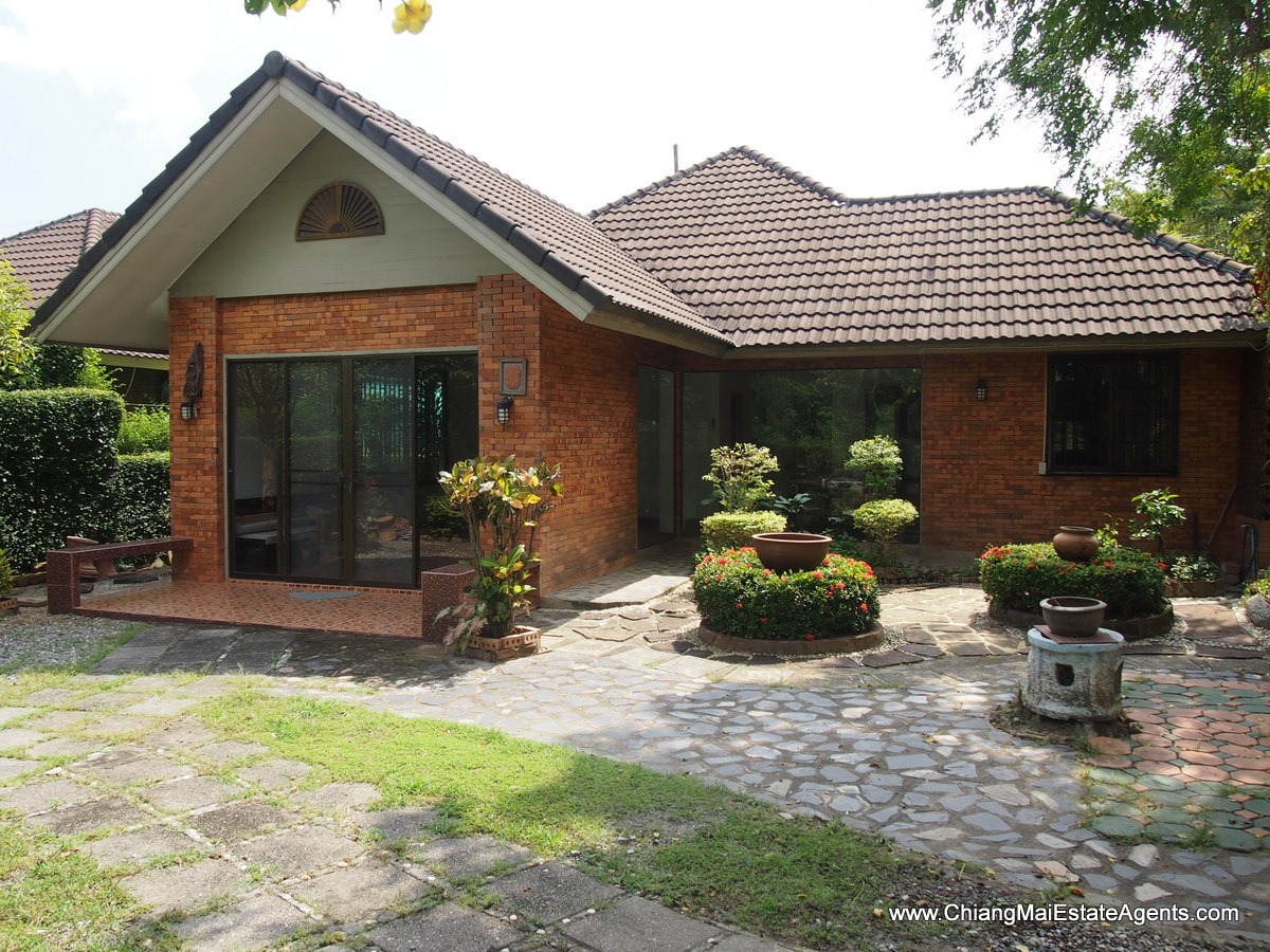2 Bedroom Home with Separate Shop